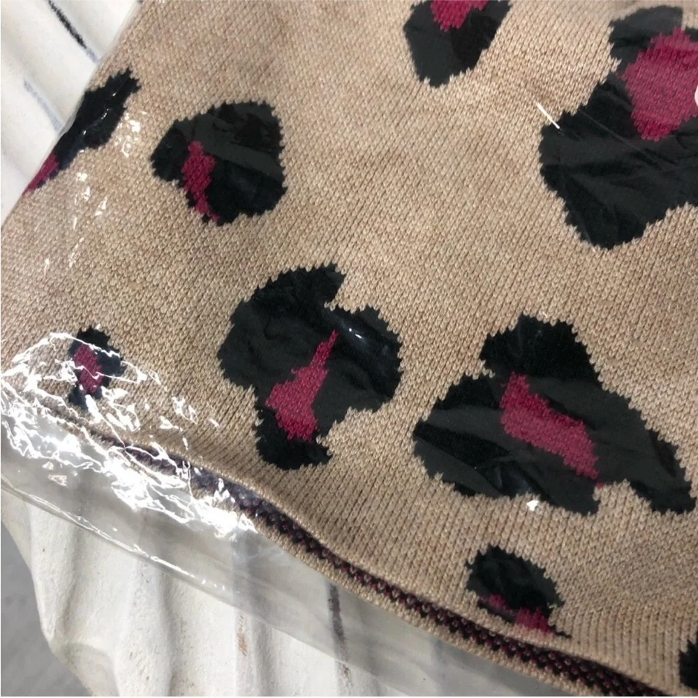 Chico's Berry Pink Leopard Print Beanie Hat Removable Faux Fur Pom Pom - Picture 10 of 10